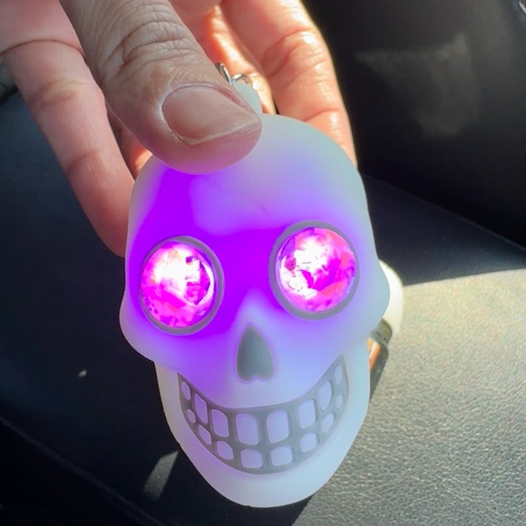 bath and body works skull sanitizer holder and sanitizer - Picture 3 of 5